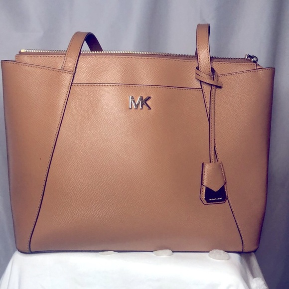 MICHAEL KORS light brown MADDIE lap top tote. - Picture 15 of 16